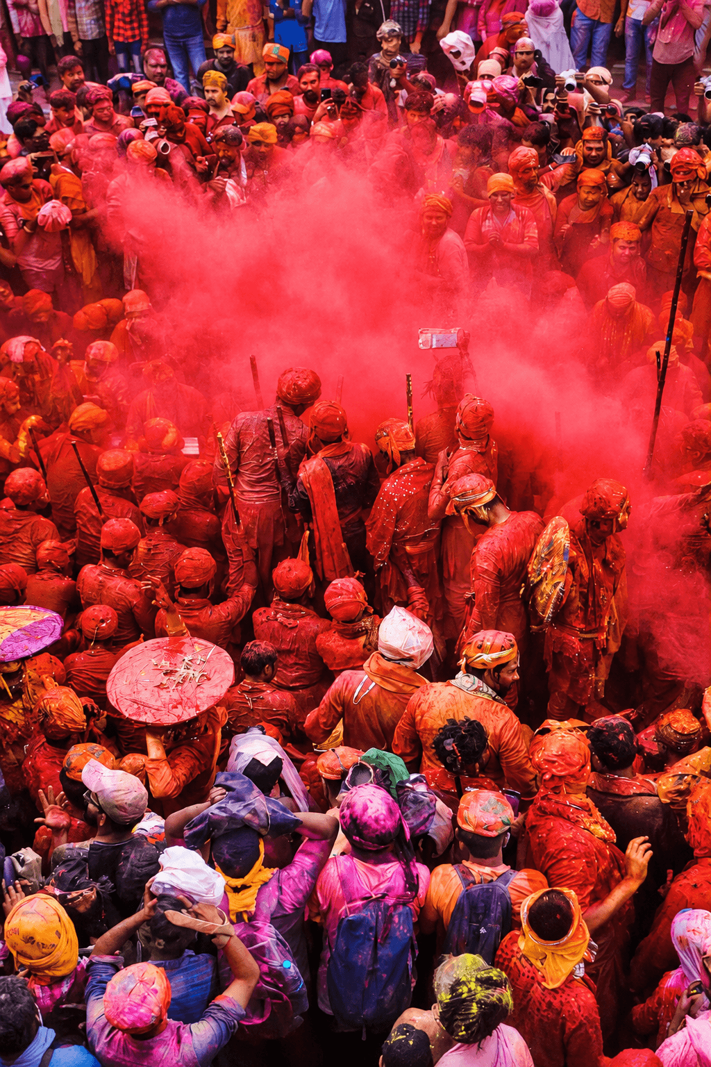Vibrant-Holi-Festival-Crowd-in-Jaipur